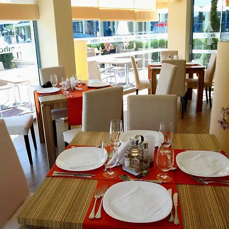 מלון דירות Marina Club 4*