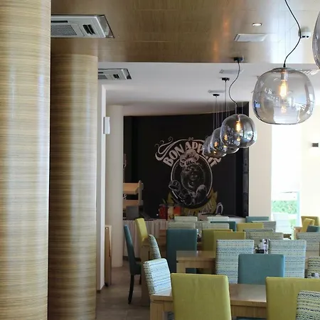 Marina Club מלון דירות פומורי