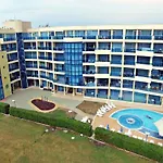 Marina Club