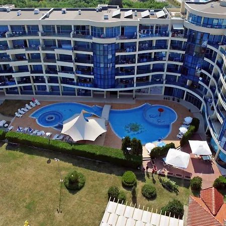 Marina Club بوموري