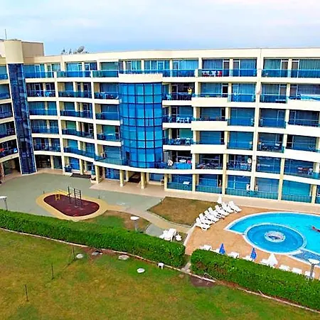 מלון דירות Marina Club 4*