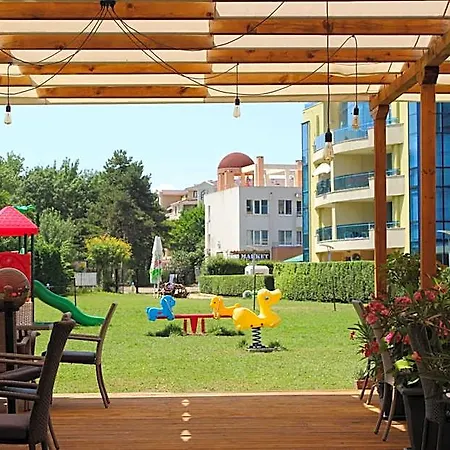 Marina Club פומורי