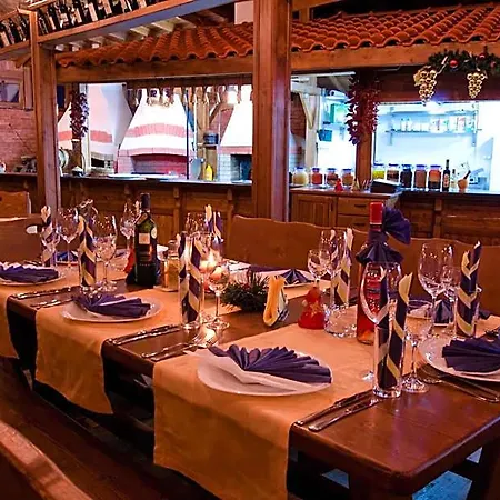 מלון דירות Marina Club 4*