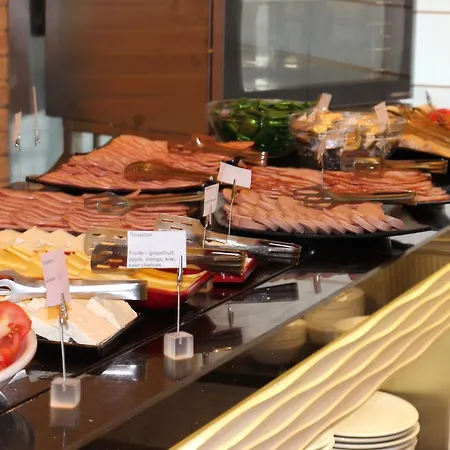 Marina Club بوموري