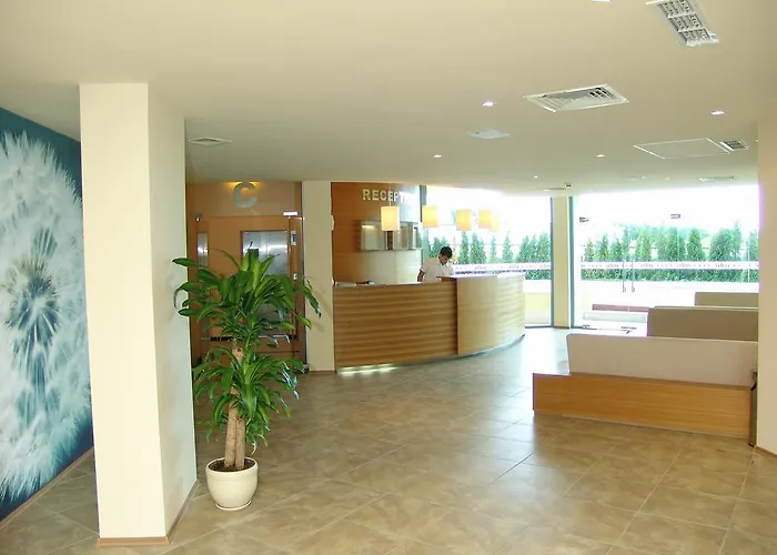 Marina Club