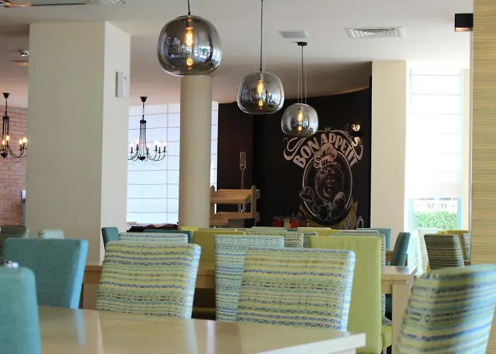 Marina Club