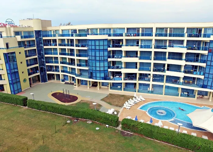 Marina Club