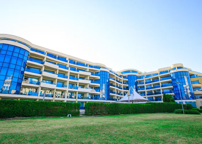 Marina Club