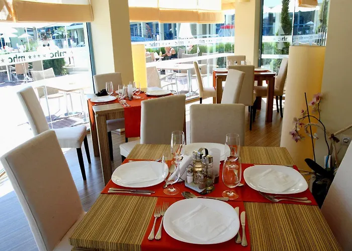 Ξενοδοχείο με διαμερίσματα Marina Club 4*