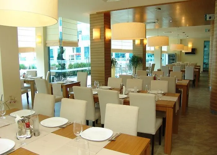 Ξενοδοχείο με διαμερίσματα Marina Club Πομόριε