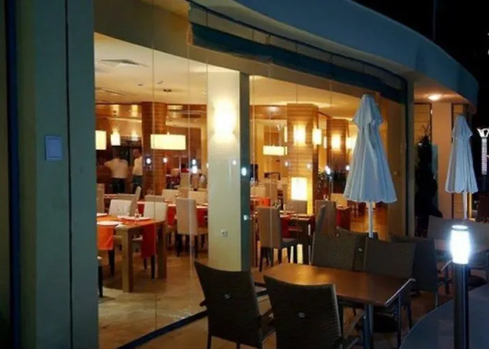 Ξενοδοχείο με διαμερίσματα Marina Club 4*